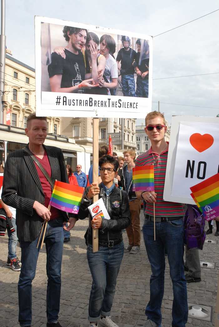 Anti-Putin Rainbow Parade embraces Vienna