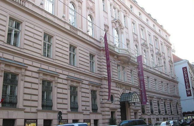 Vienna auction house sells undelivered parcels