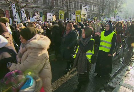 2,000-strong protest in Vienna against veil ban