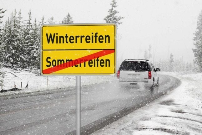 A sign in German with 'summer tyres' crossed out and replaced by 'winter tyres' Image by Pixaline from Pixabay 